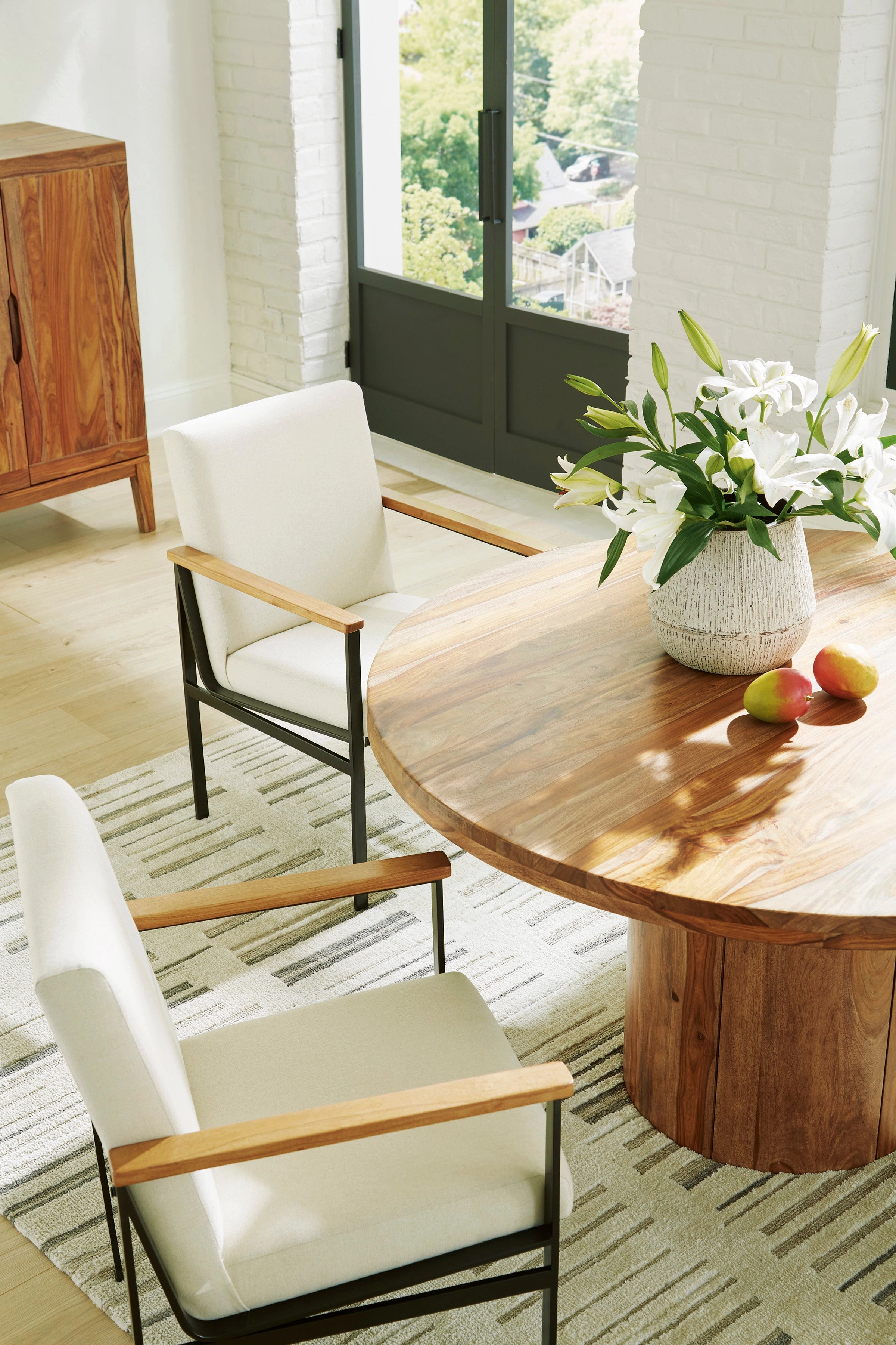 Dahlia 54" Round Table & 4 Arm Chairs
