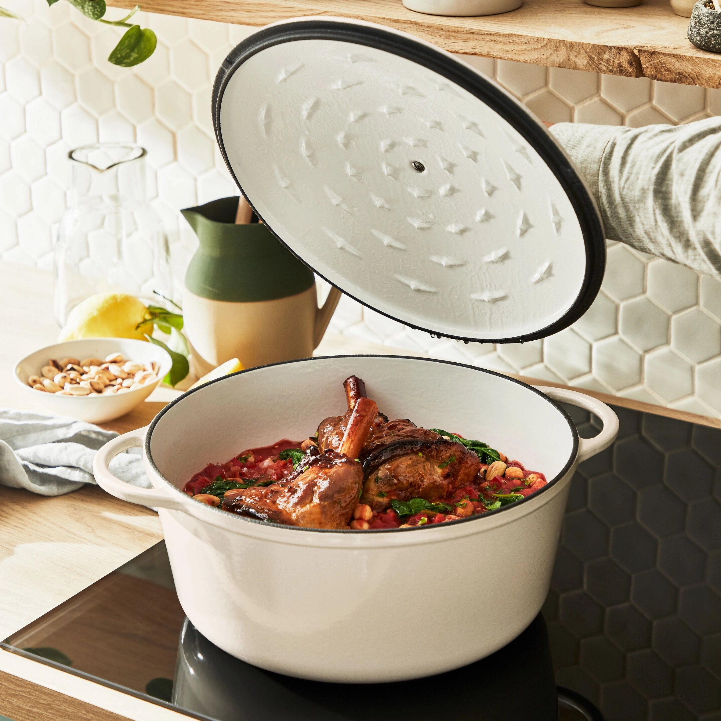 Tefal LOV Induction Cast Iron Beige Stewpot 29cm/7.4L   Lid