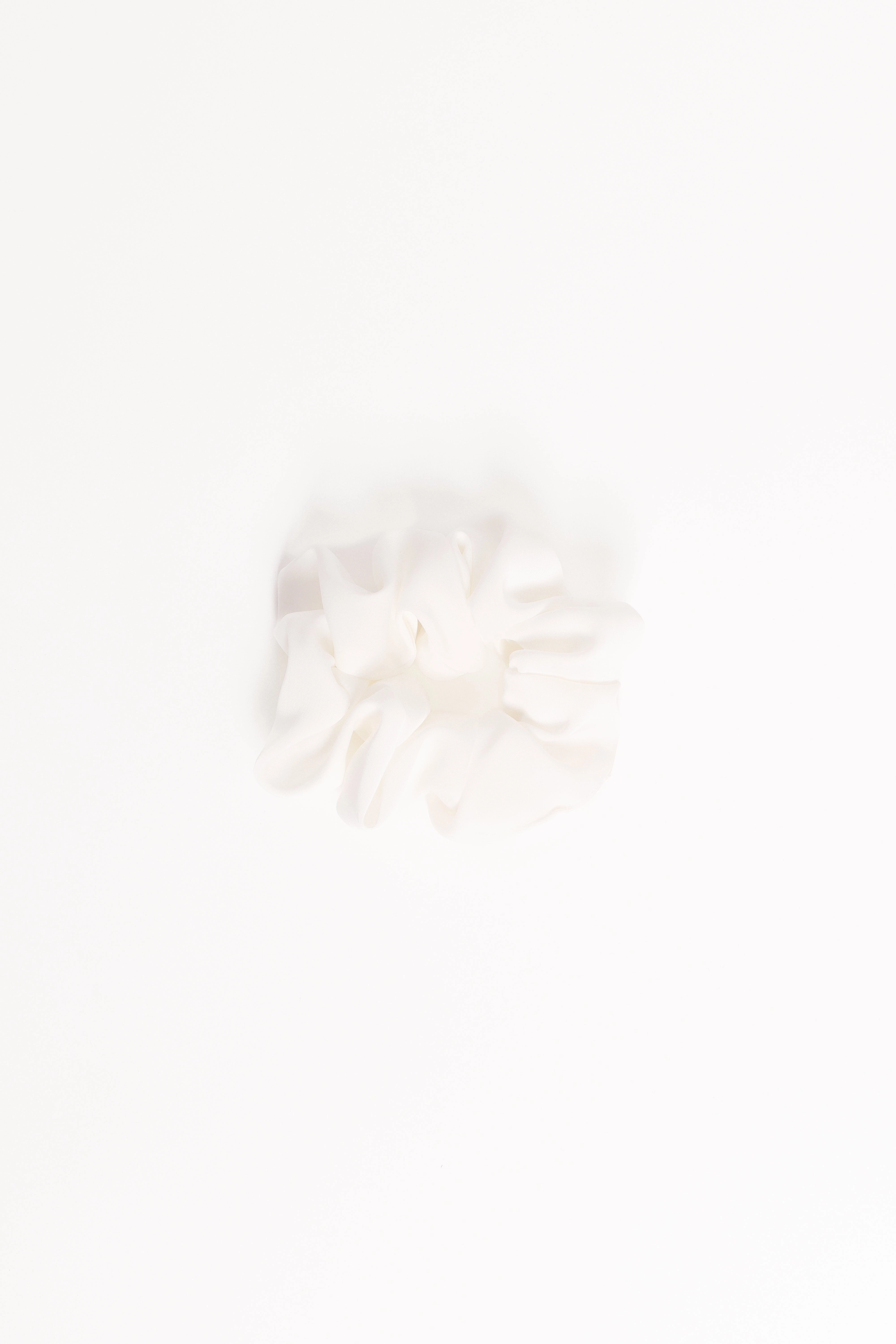 Theodora Scrunchie - White