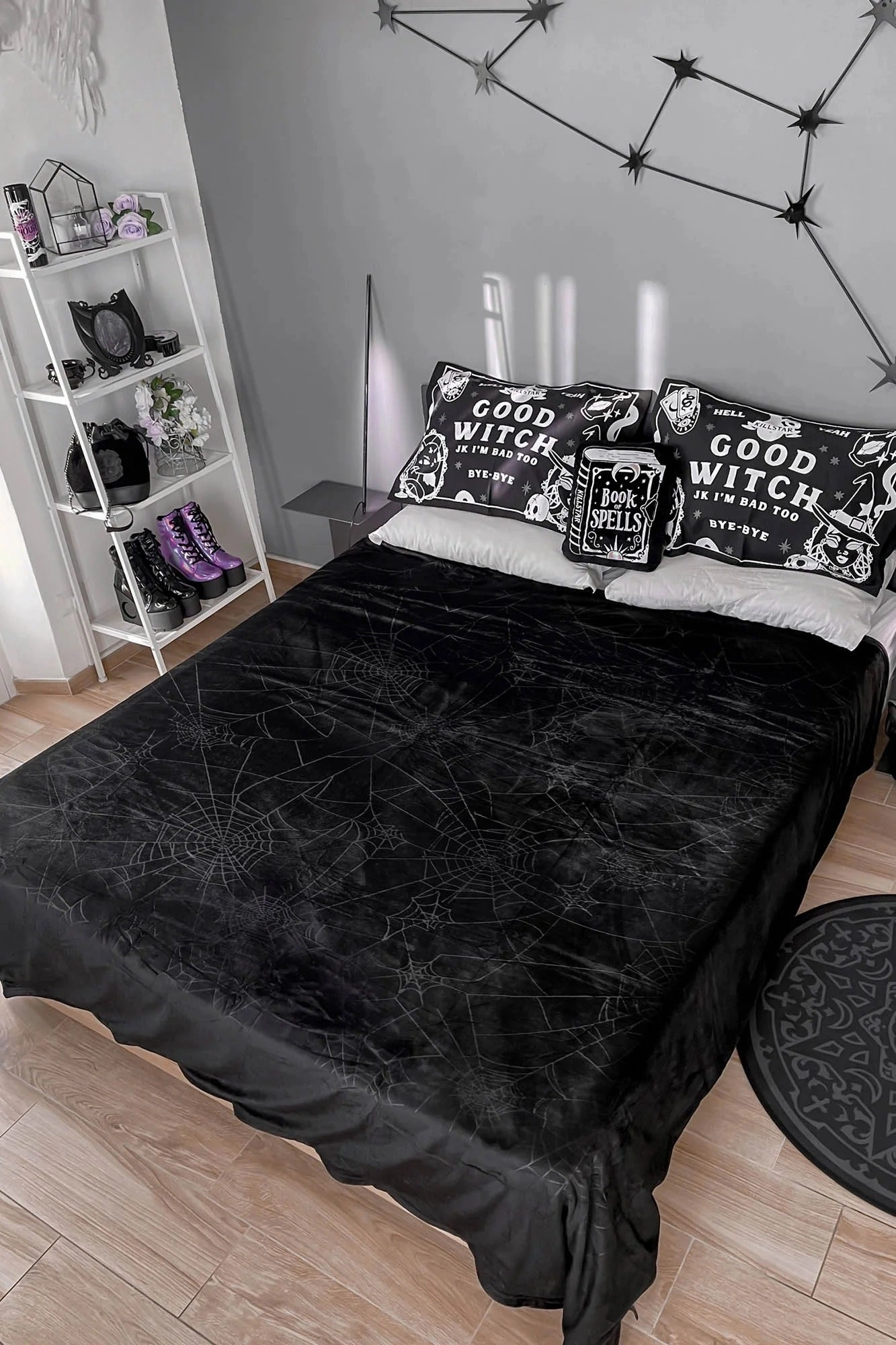 Webbed Bedspread